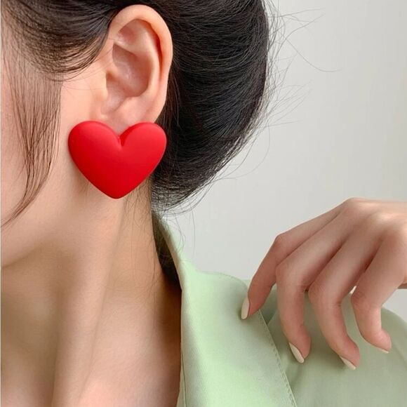 5/$25 RED HEART EARRINGS - Picture 1 of 5